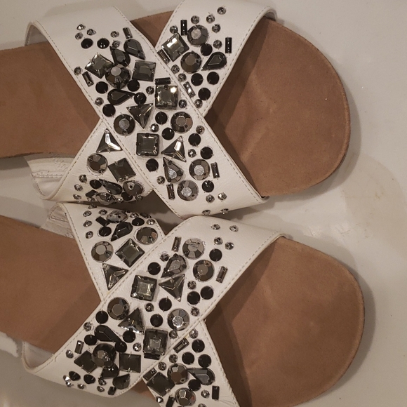 Vera Wang slides 8.5 NWOT - Picture 3 of 3